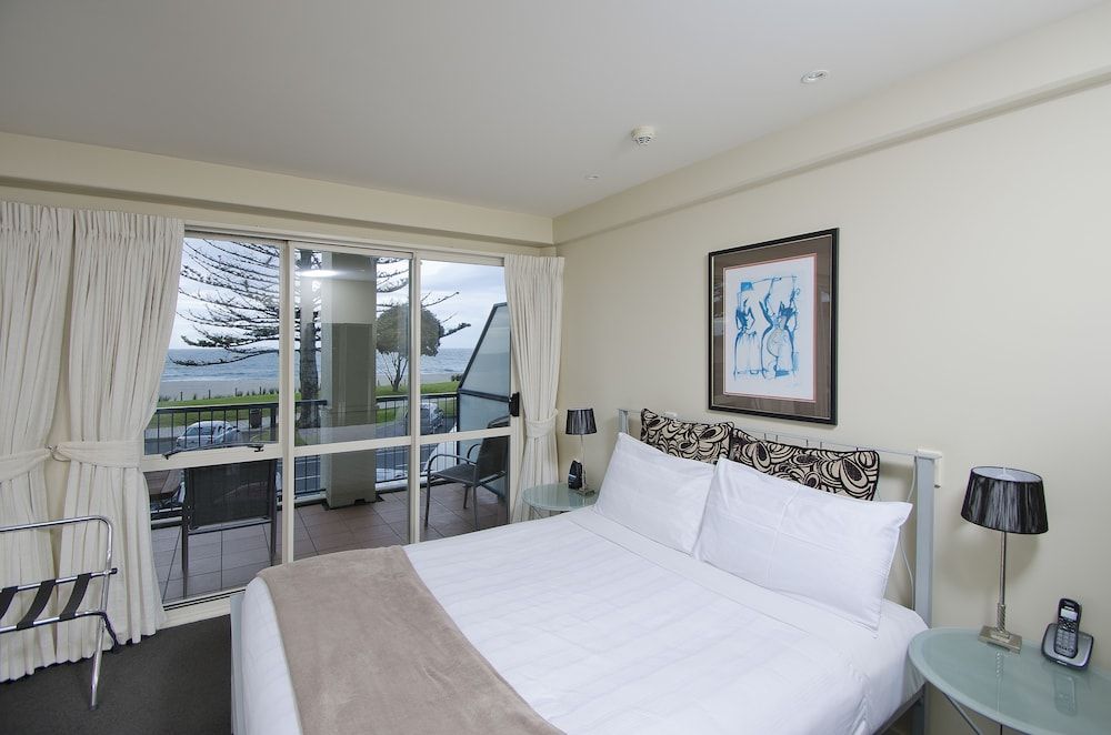 The Pavilions Beachfront Apartments Apartment, 2 Bedrooms, Ocean View 2