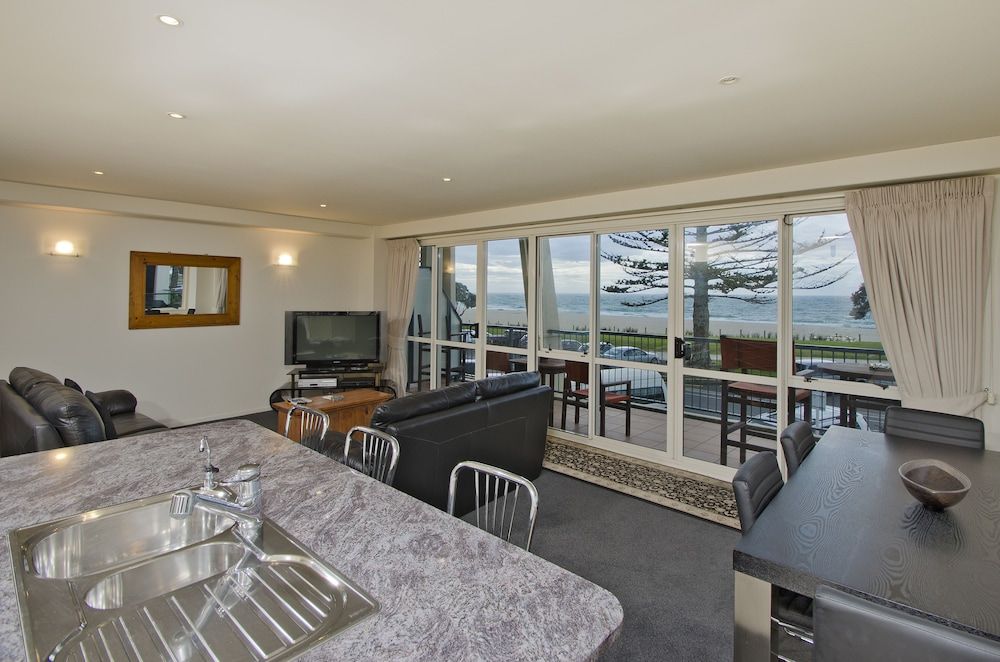 The Pavilions Beachfront Apartments Apartment, 1 Bedroom, Ocean View 4