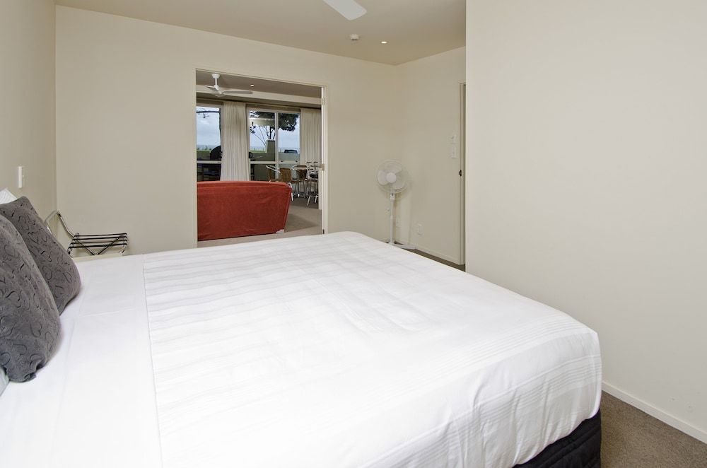 Apartment, 2 Bedrooms, Partial Sea View