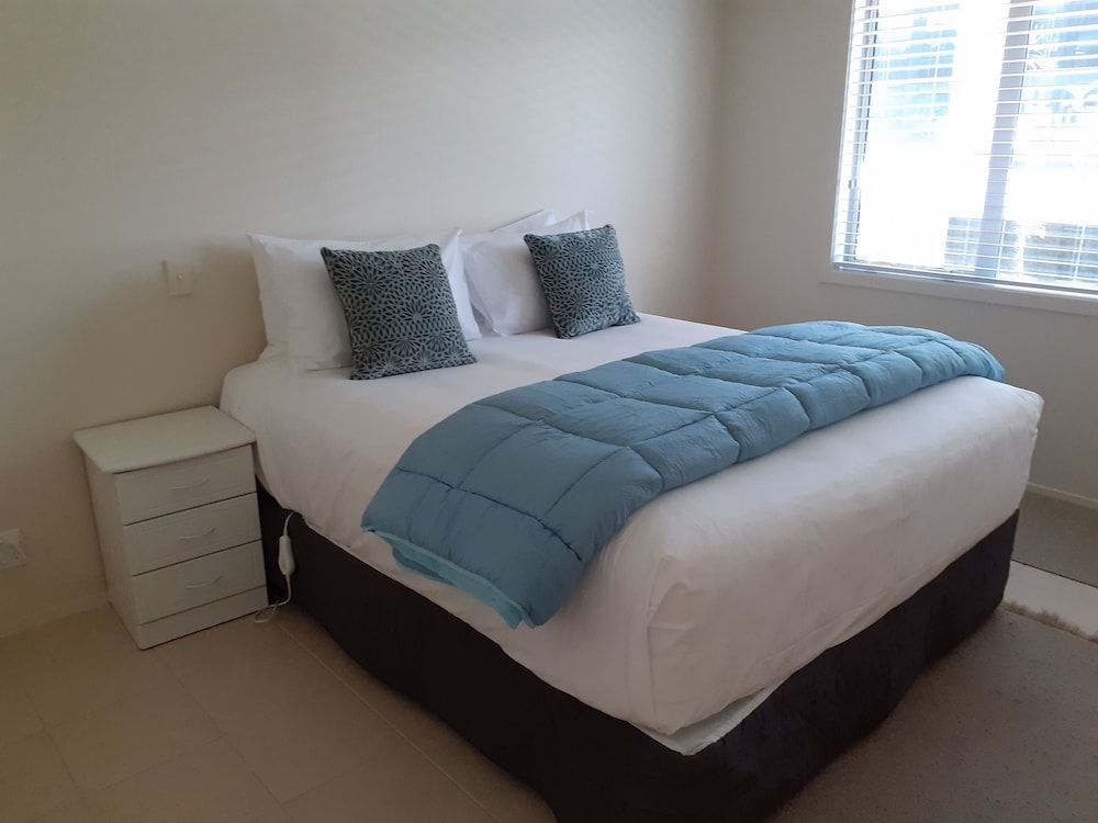 The Pavilions Beachfront Apartments Premier Apartment 2