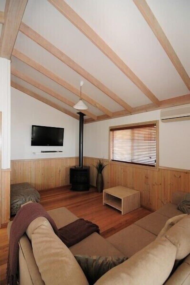 Large Beachside Spa Cabin