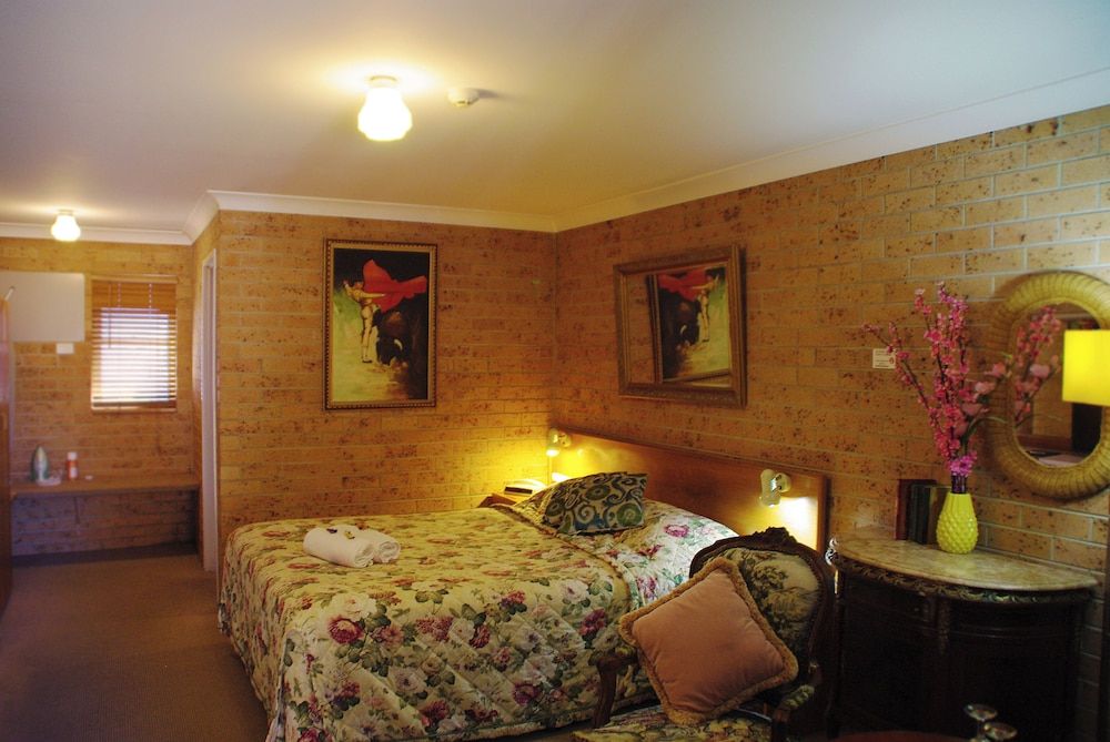 White Lanterns Motel Standard Single Room 4