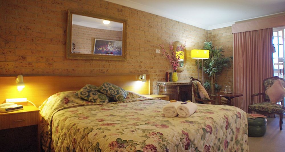 White Lanterns Motel Standard Single Room 8