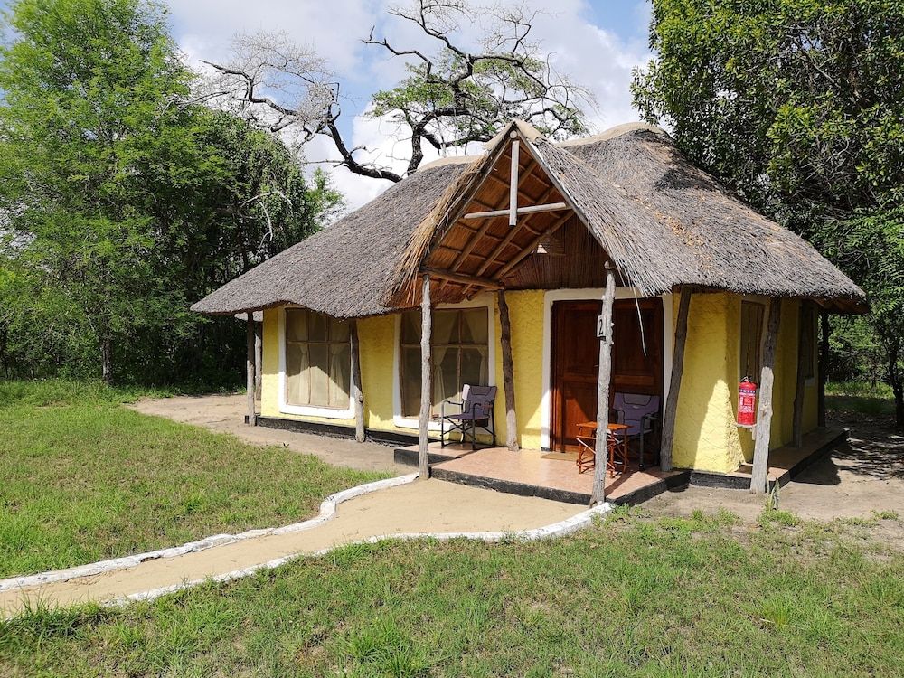 Africa Safari Selous Superior Bungalow, Multiple Beds, Pool View 2