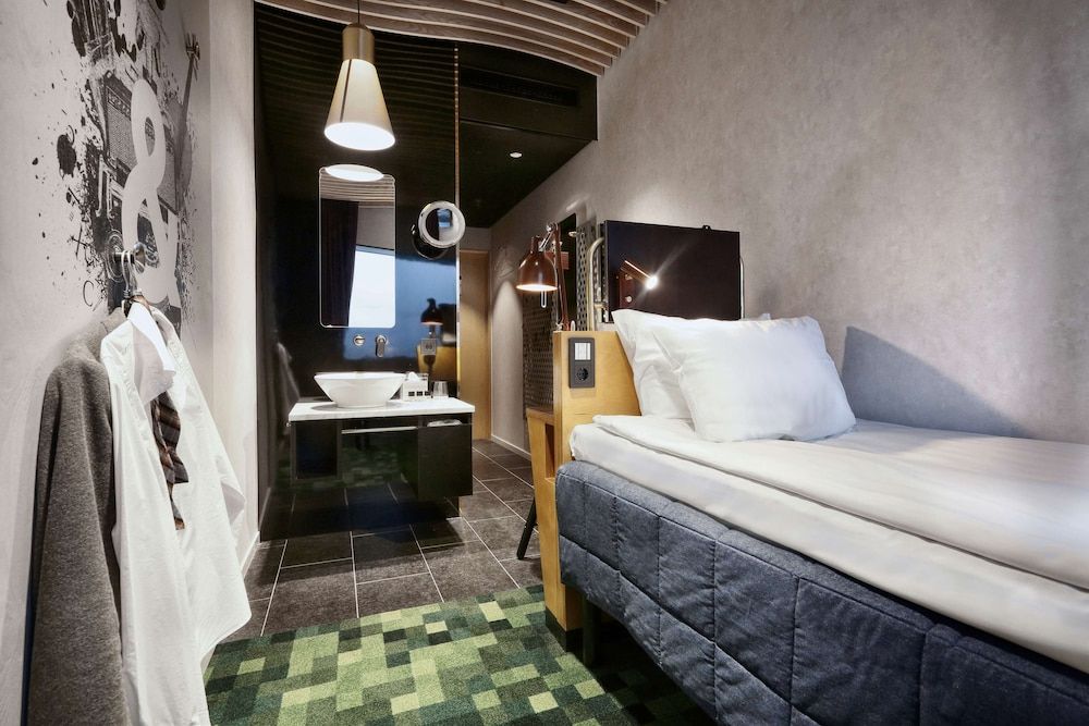 U&Me, BW Signature Collection Standard Room, 1 Twin Bed, Non Smoking 2