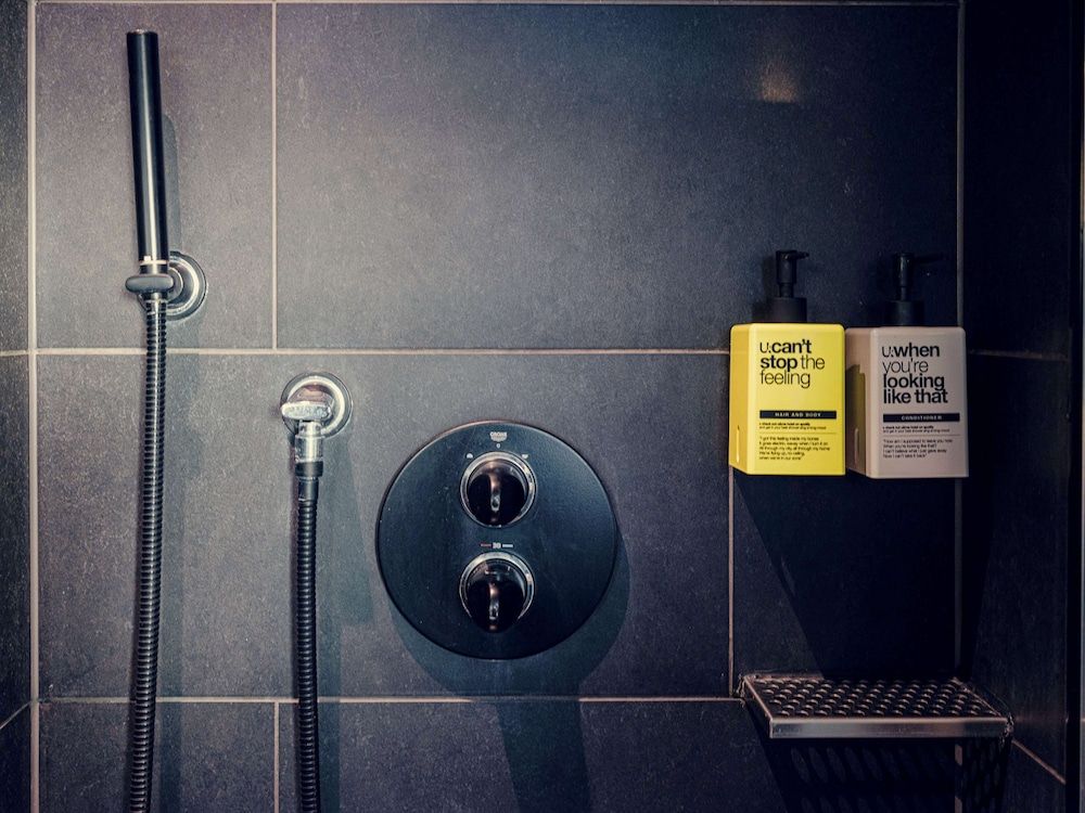 U&Me, BW Signature Collection Deluxe Room, 2 Twin Beds, Non Smoking 3