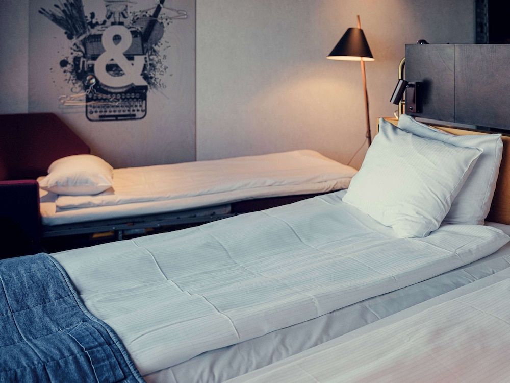 U&Me, BW Signature Collection Deluxe Room, 2 Twin Beds, Non Smoking 2