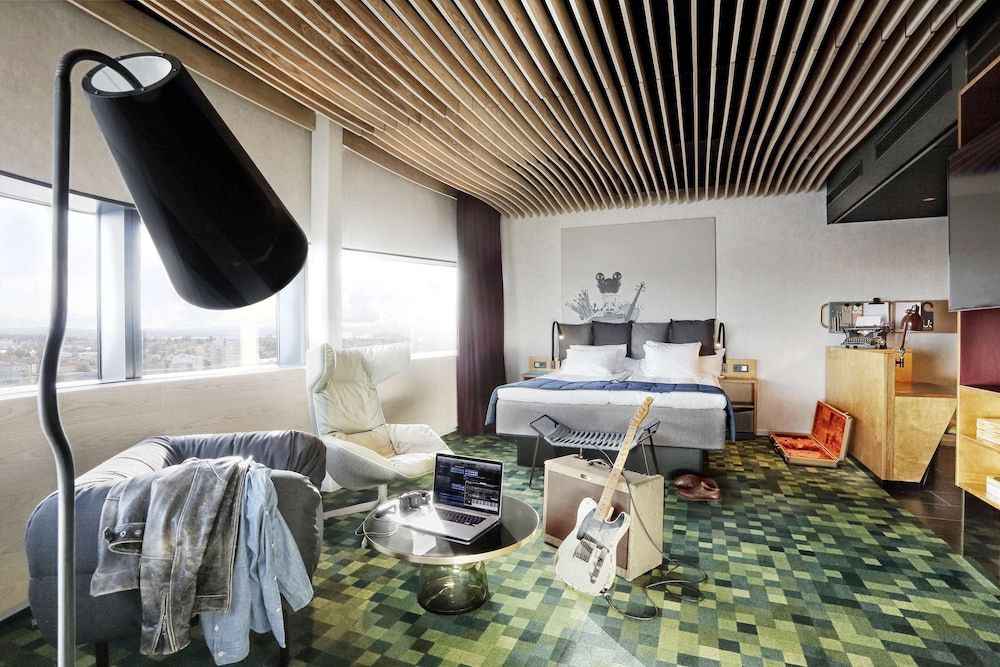 Junior Suite, 1 Queen Bed, Non Smoking