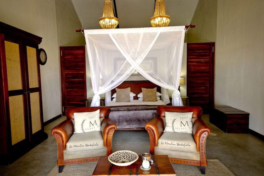 Otjiwa Safari Lodge Deluxe Elegant Twin Room 10