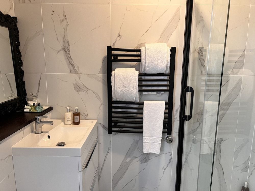 Olde Hall Double Room, Ensuite ((Holkham)) 6