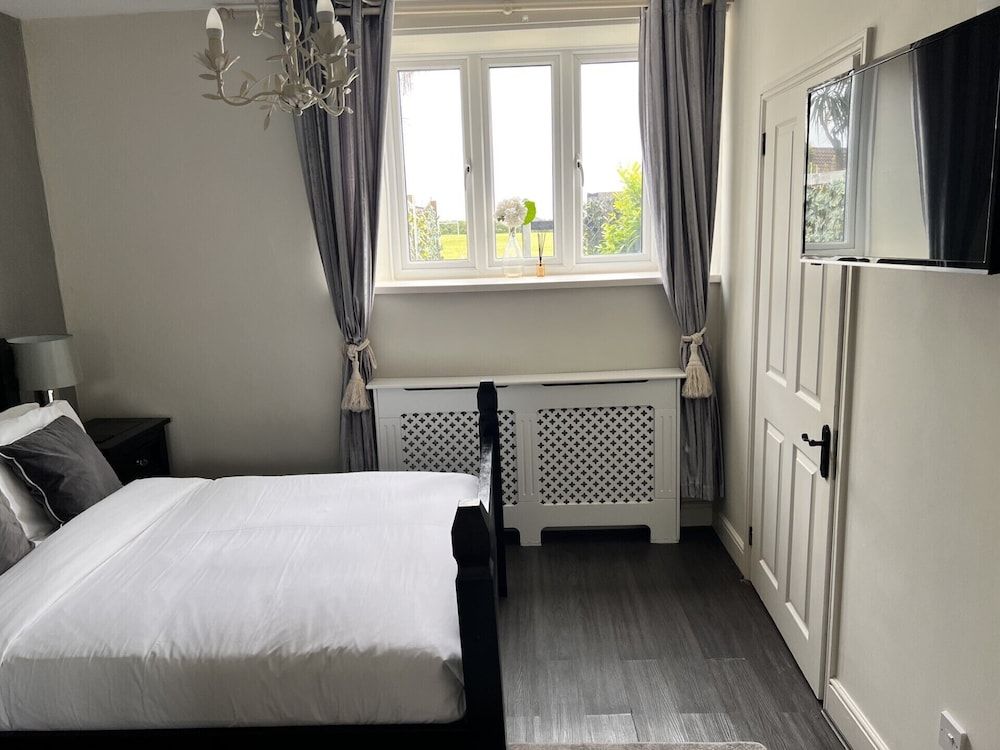 Olde Hall Double Room, Ensuite ((Holkham)) 3
