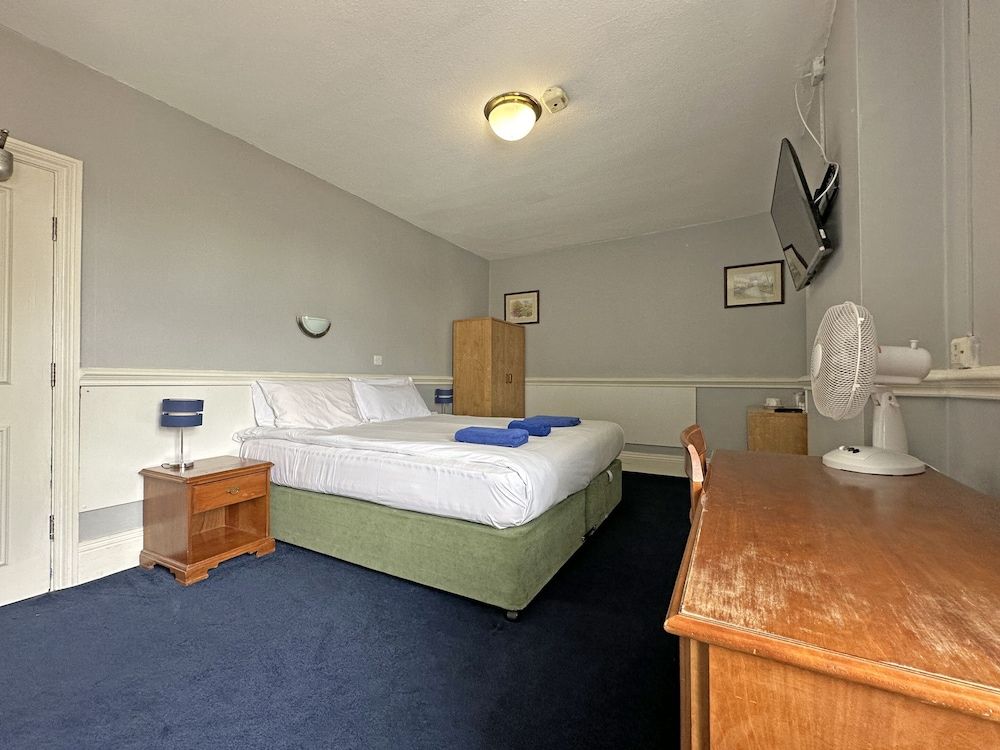 Royal Hotel Sheerness Basic Double Room, Ensuite (9) 2