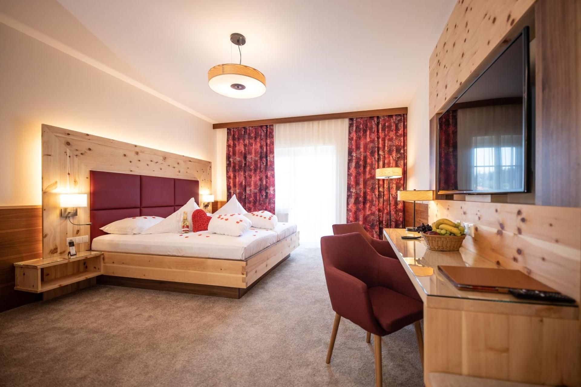 Zirben Romantic Suite with Balcony - Thermenblick