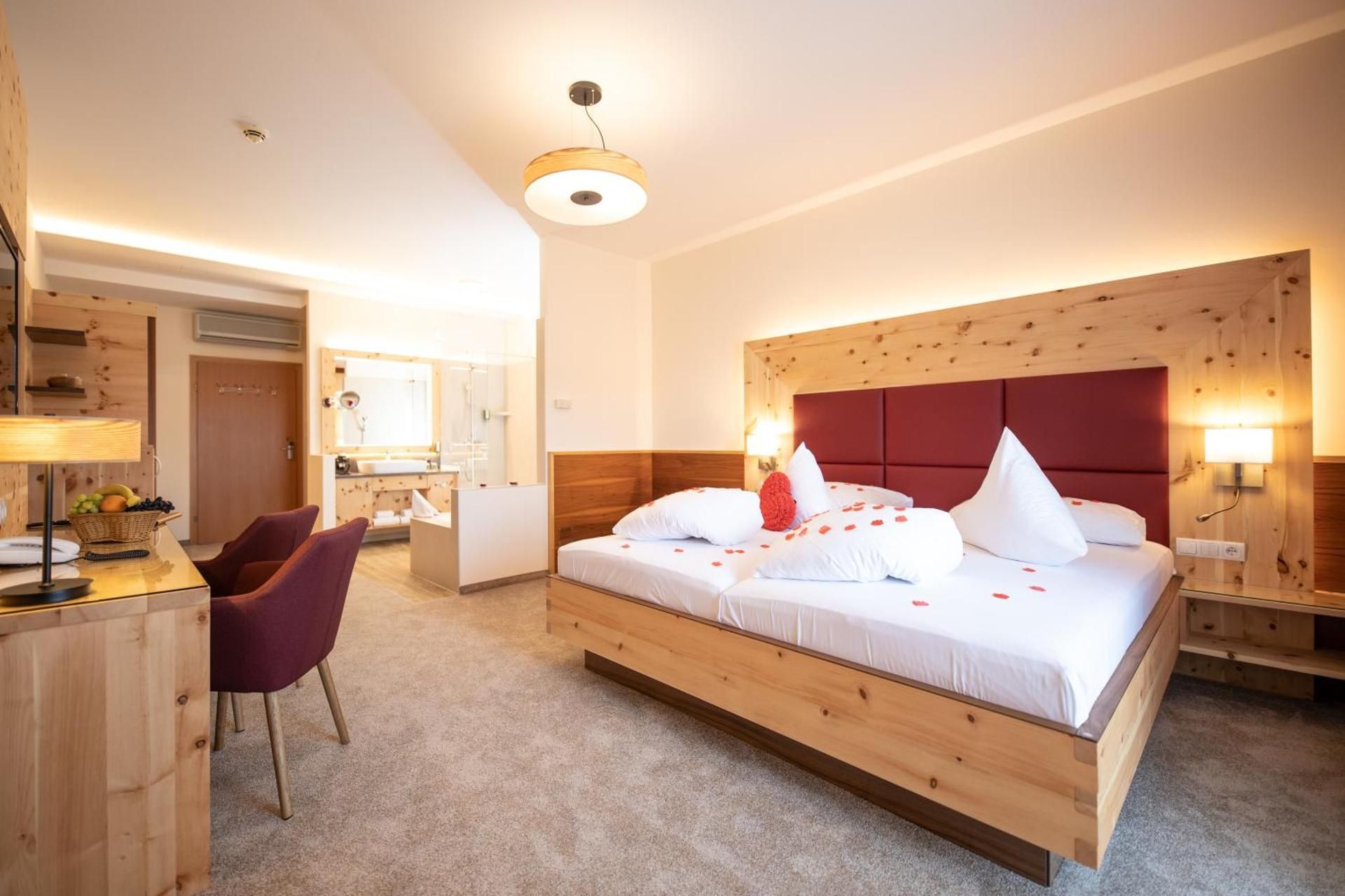 Zirben Romantic Suite with Balcony - Thermenblick