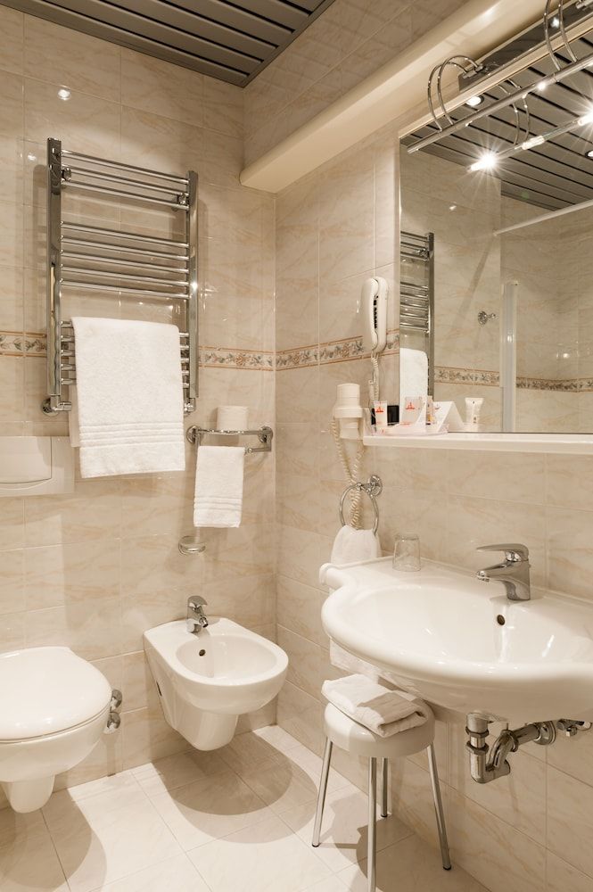 Augustus Hotel Executive Single Room 4