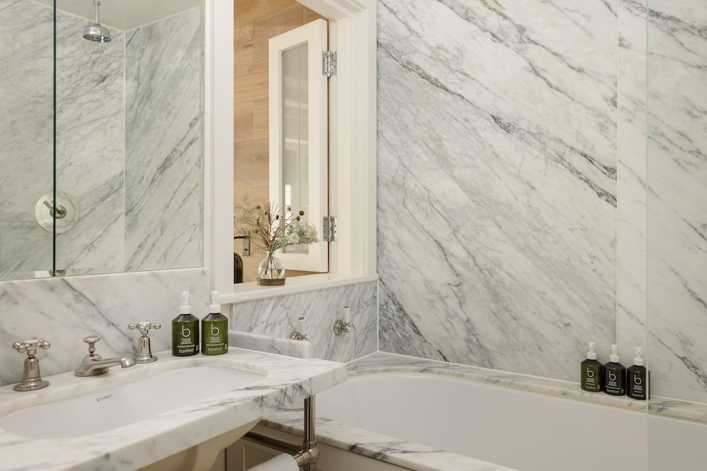 The Gallivant Superior Double Room, 1 King Bed 2