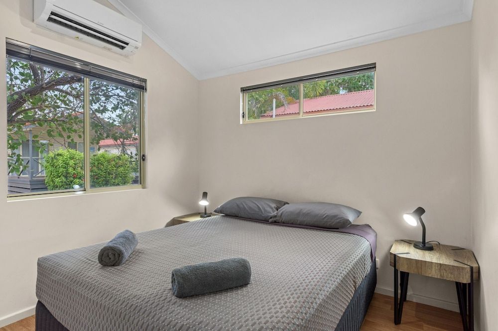 Deluxe 2 Bedroom Spa Cabin