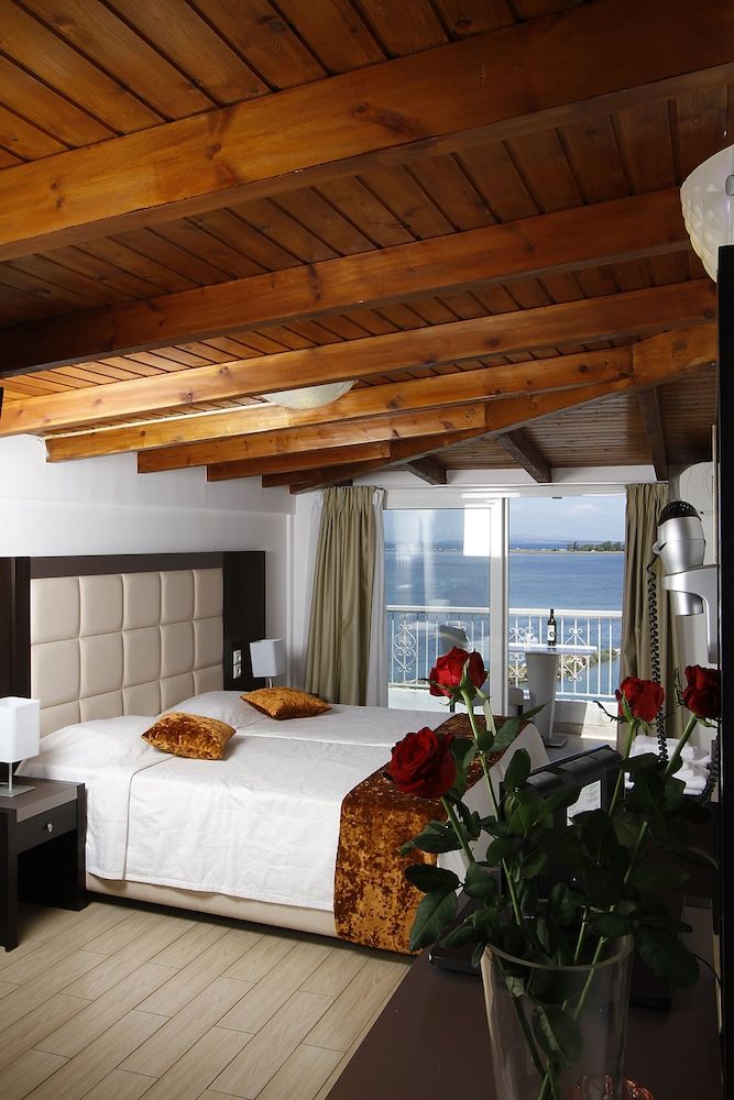 Nirikos Hotel Classic Twin Room, 2 Twin Beds 2