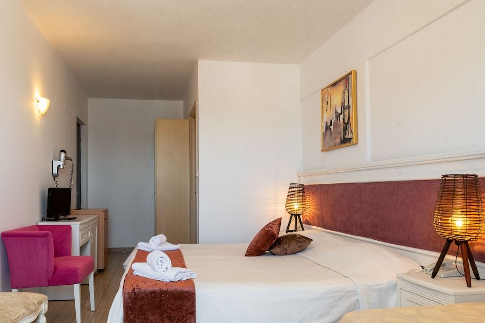 Nirikos Hotel Standard Triple Room 2