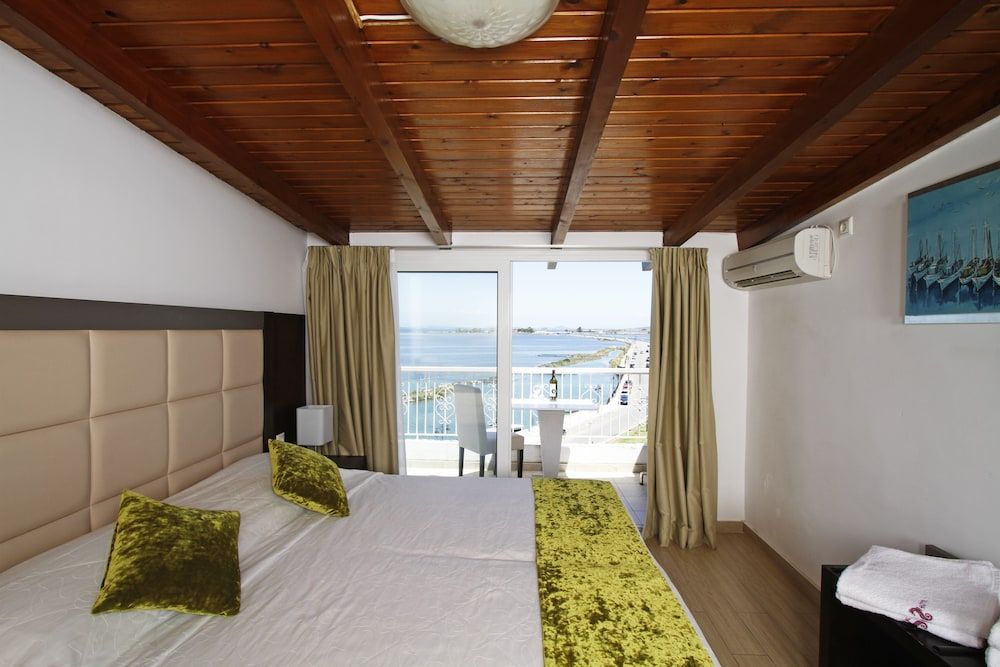 Nirikos Hotel Classic Twin Room, 2 Twin Beds 3