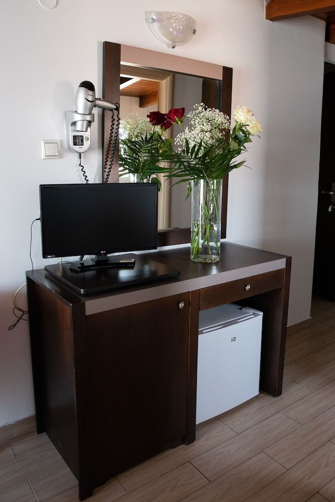 Nirikos Hotel Classic Twin Room, 2 Twin Beds 6