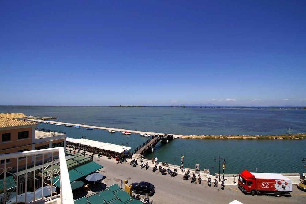 Nirikos Hotel Standard Triple Room 7