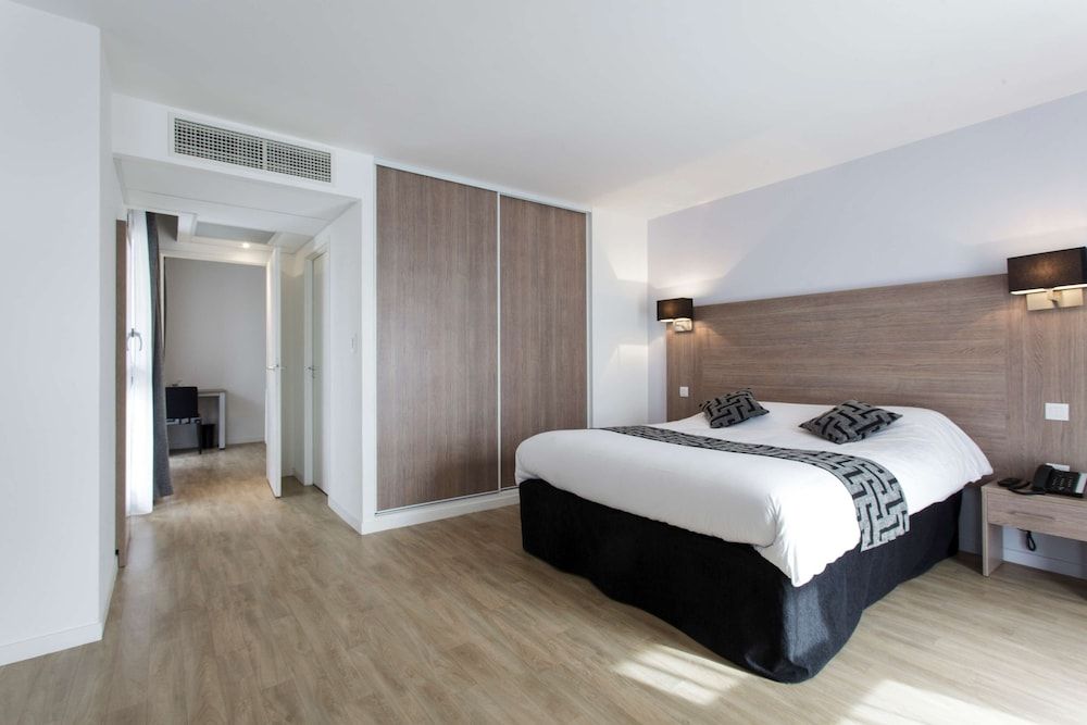 Tulip Inn Massy Palaiseau Residence Superior Studio, 1 Queen Bed, Kitchenette 2