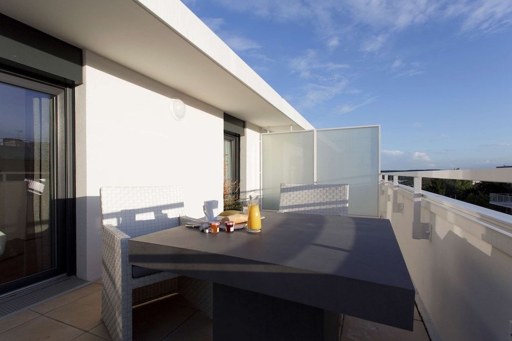 Tulip Inn Massy Palaiseau Residence Executive Studio, 1 Queen Bed, Kitchenette 8