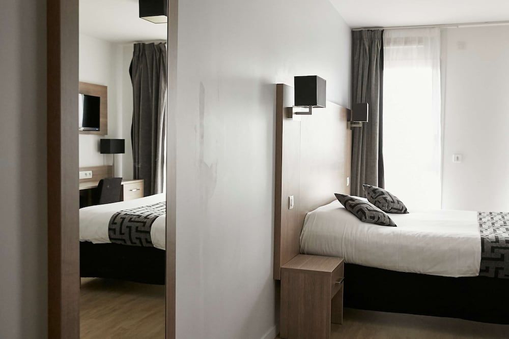 Tulip Inn Massy Palaiseau Residence Executive Studio, 1 Queen Bed, Kitchenette 6