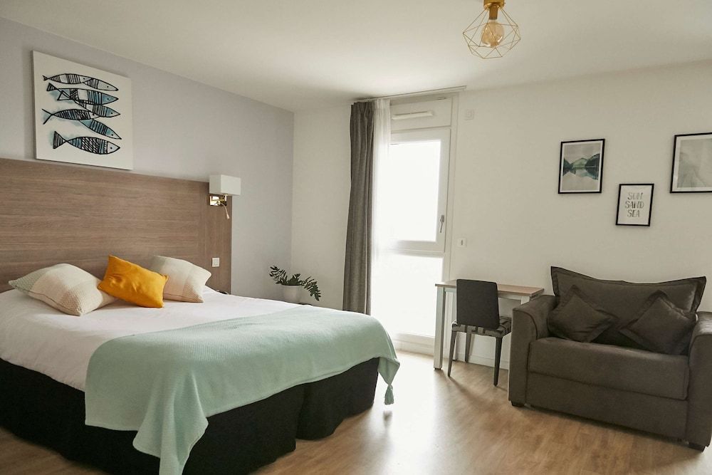Tulip Inn Massy Palaiseau Residence Superior Studio, 1 Queen Bed, Kitchenette 7