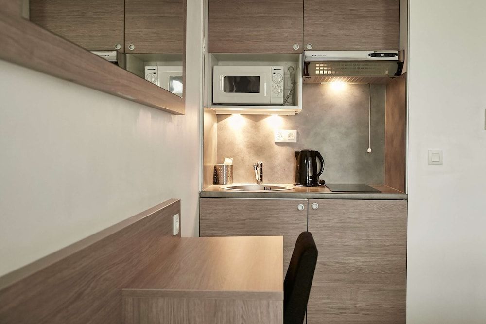 Tulip Inn Massy Palaiseau Residence Executive Studio, 1 Queen Bed, Kitchenette 13