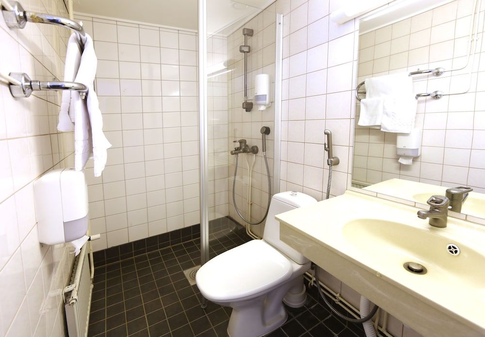 Finlandia Hotel Airport Oulu Standard Single Room 6