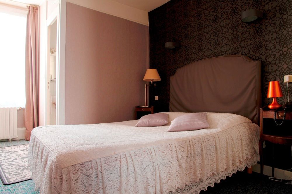Hotel de la Banniere de France Single Room 2