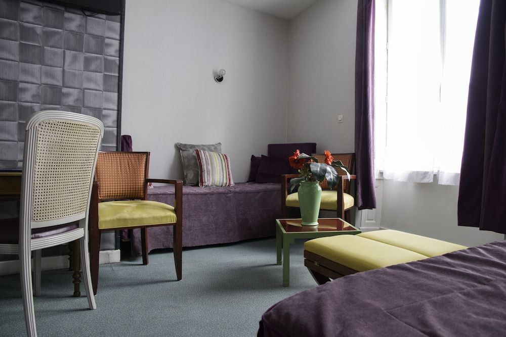 Hotel de la Banniere de France Family Room 3