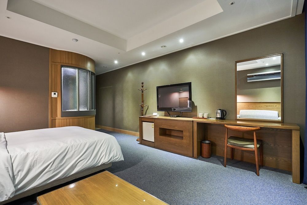 Koryo Hotel Double Room 11