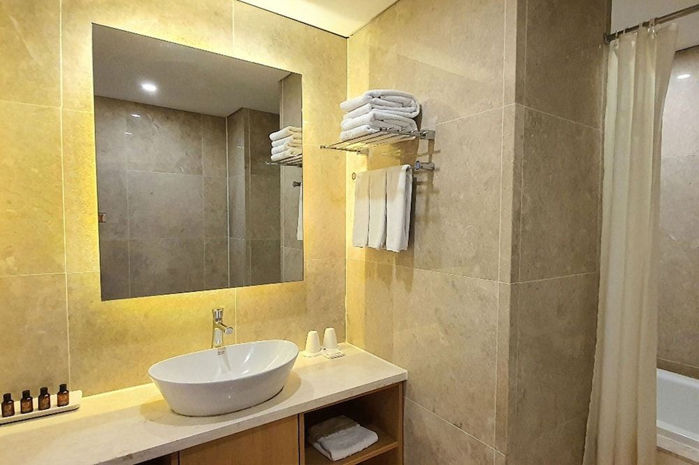 Eldis Regent Hotel Deluxe Korean Suite (New Wing, Call Hotel directly to check Corner Room availability)