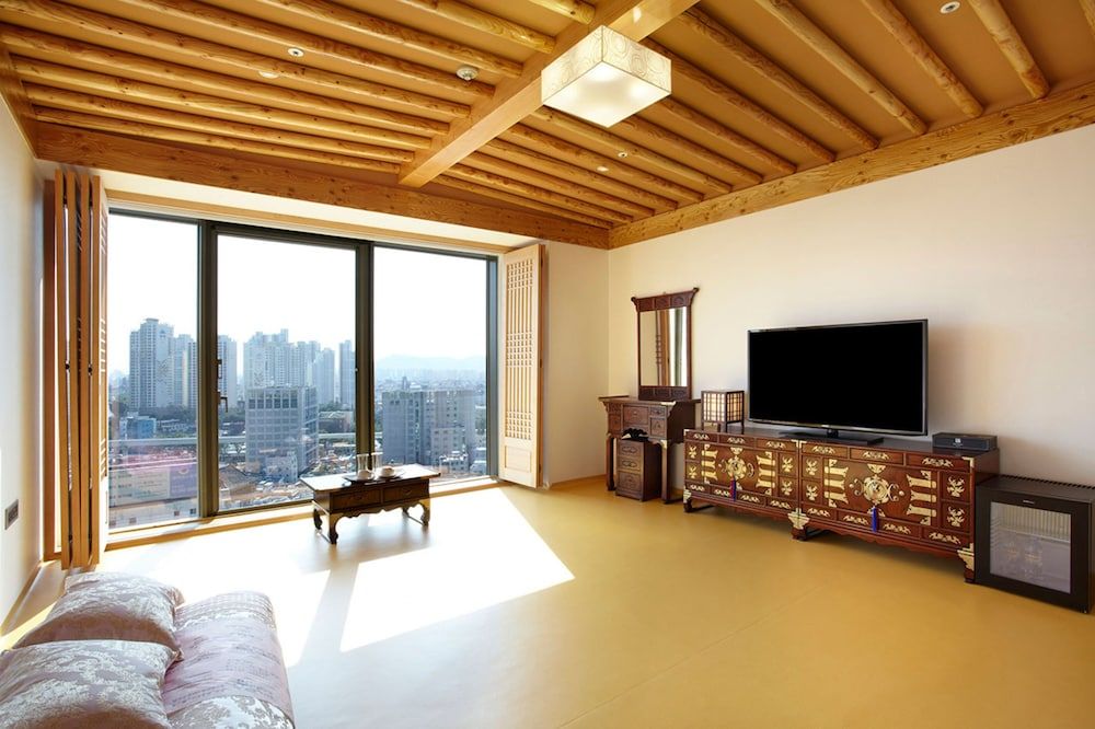 Eldis Regent Hotel Deluxe Korean Suite (New Wing, Call Hotel directly to check Corner Room availability) 2