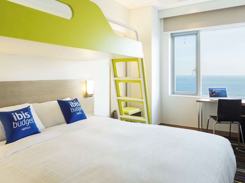 ibis budget Ambassador Busan Haeundae Standard Room, Multiple Beds, Ocean View 4