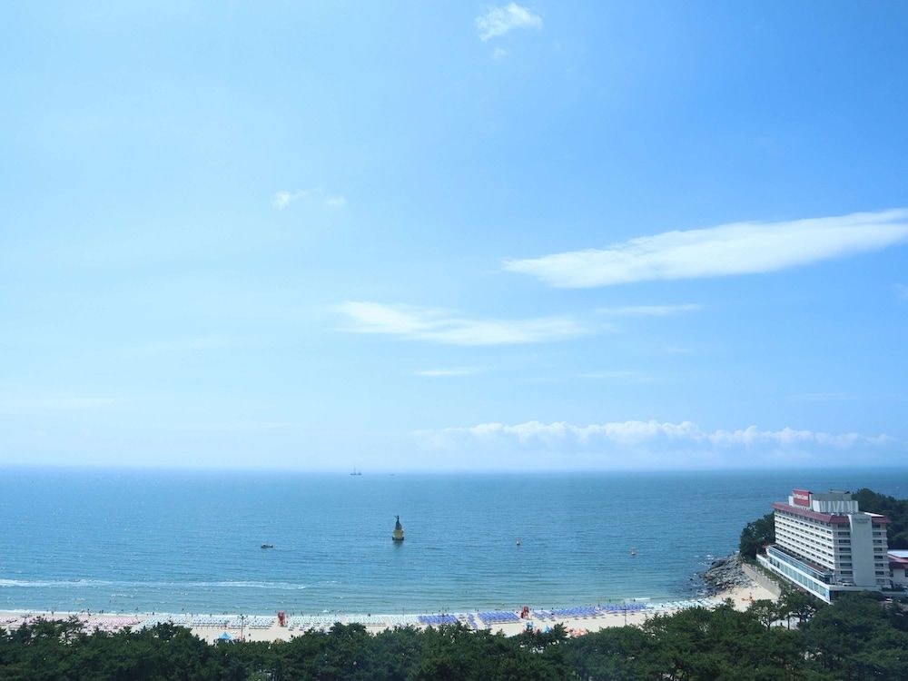 ibis budget Ambassador Busan Haeundae Standard Room, Multiple Beds, Ocean View 3