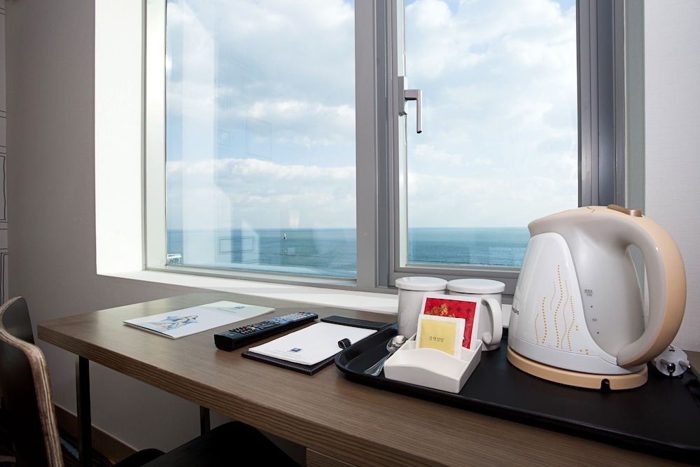 ibis budget Ambassador Busan Haeundae Standard Room, Multiple Beds, Ocean View 6