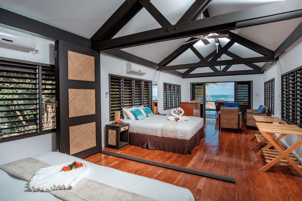 Deluxe Executive Beachfront Bure
