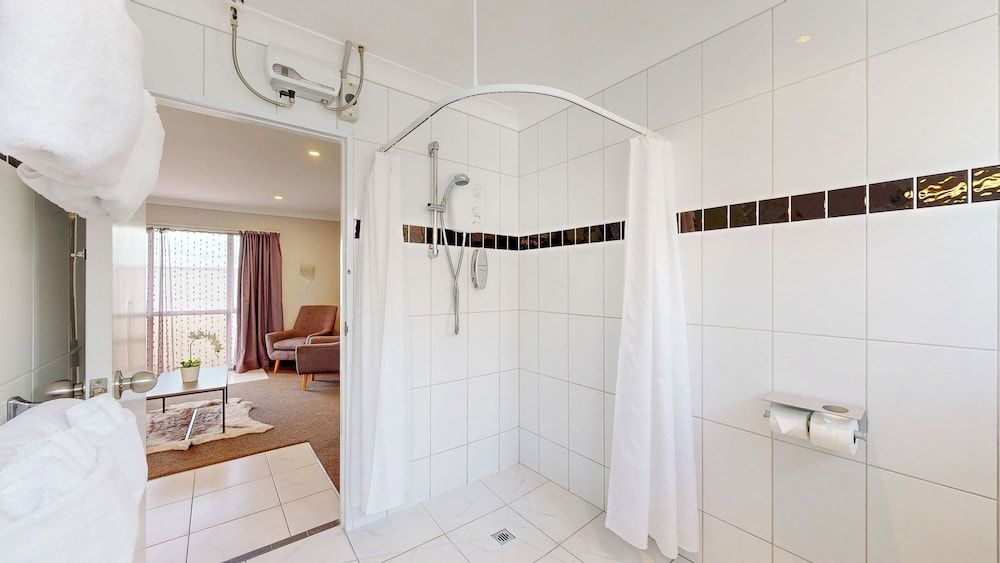 Albatross Motel Two Bedroom Apartment 6