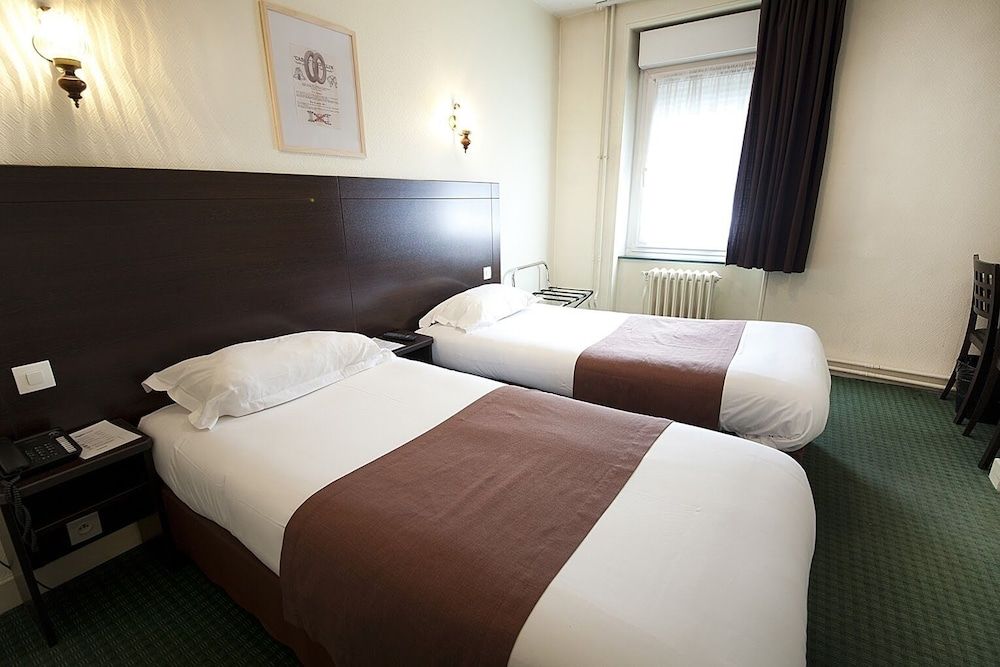 Le Chatel Twin Room 2