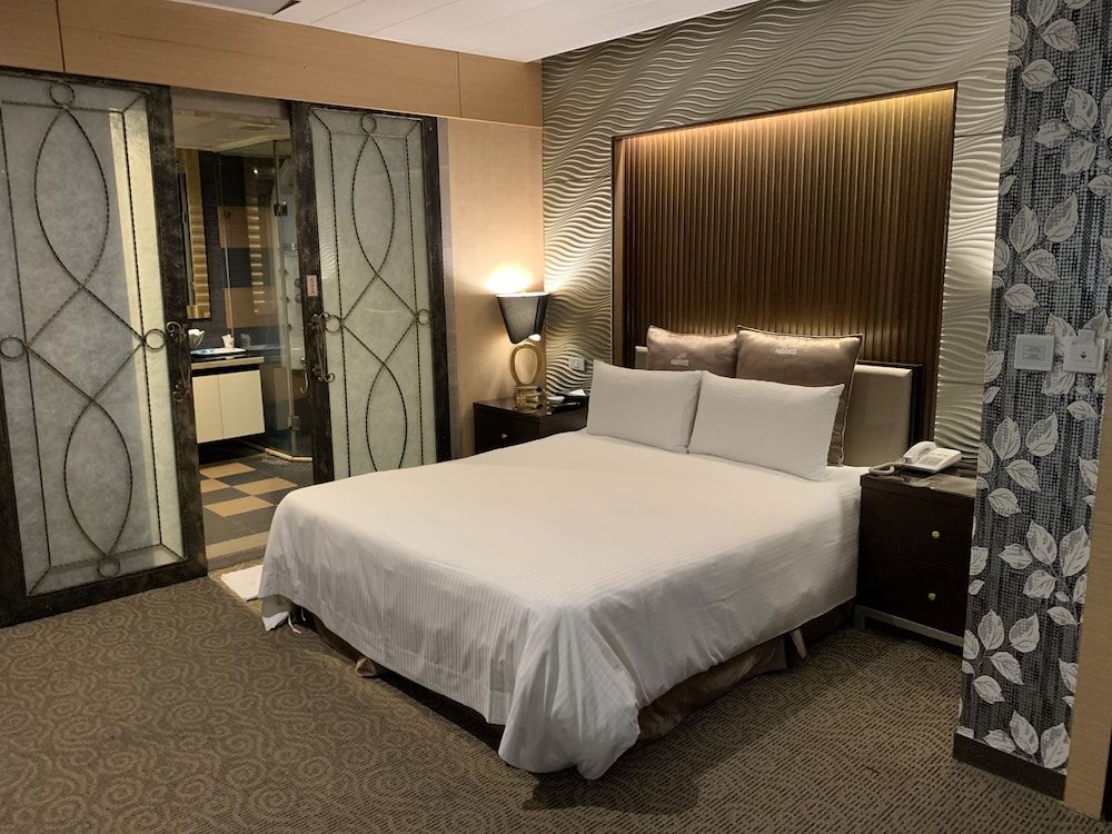 Crystal Motel City Double Room (No garage) 9