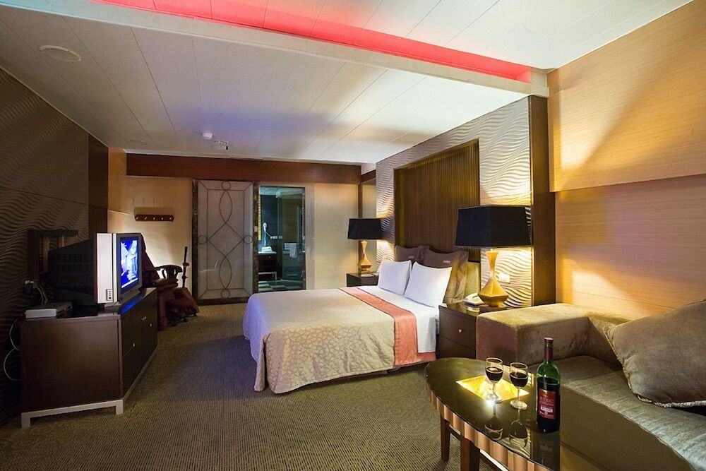 Crystal Motel Deluxe Double Room (No garage) 2