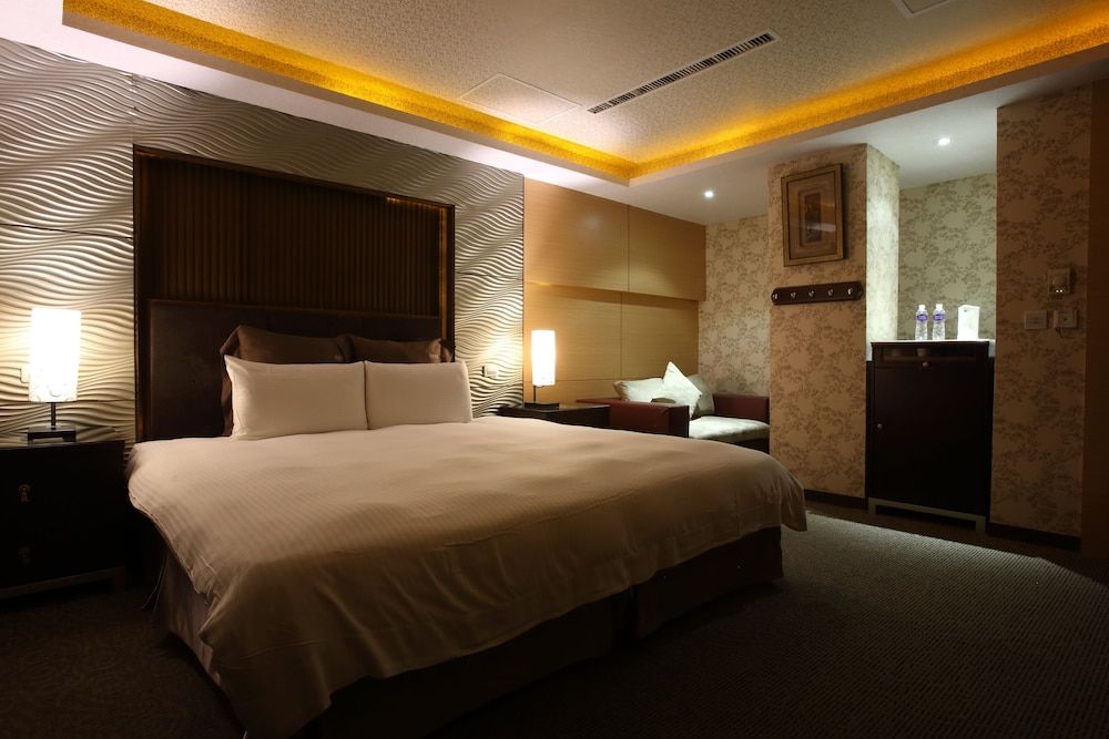 Crystal Motel City Double Room (No garage) 3