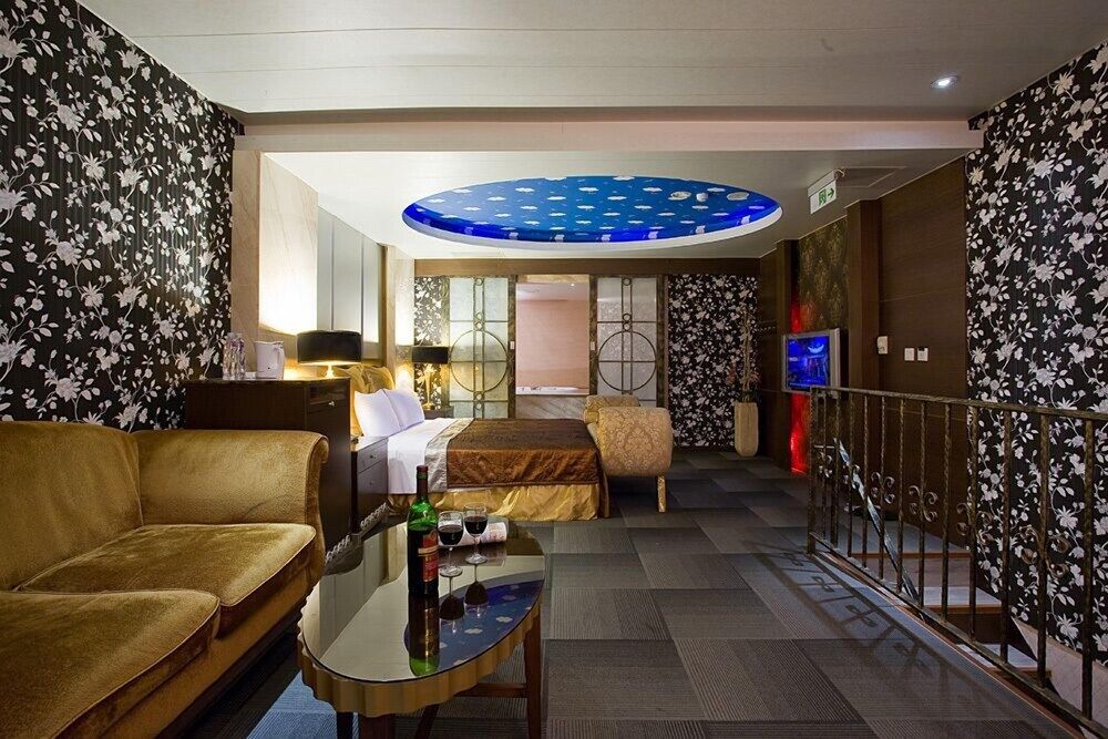 Crystal Motel Deluxe Double Room (No garage) 16