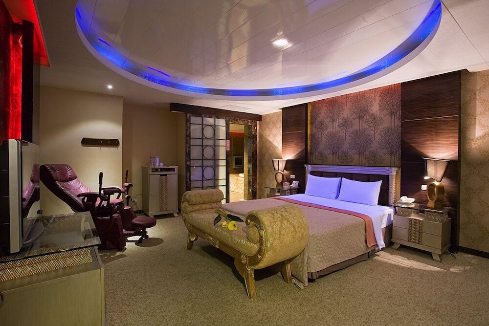 Crystal Motel Deluxe Double Room (No garage) 9