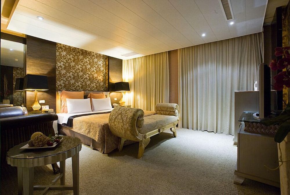 Crystal Motel City Double Room (No garage) 13