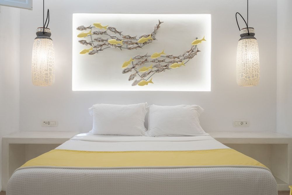 Oia Sunset Villas PEARL: 2 Bedroom Sunset & Sea View with Private Hot Tub & Shared Pool 6